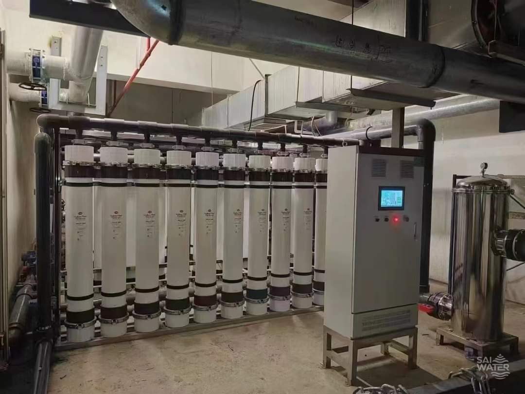 Rack sistema ultrafiltración módulos UF con PLC SAI WATER